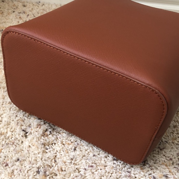 Forever 21 tan bucket bag - Picture 4 of 8